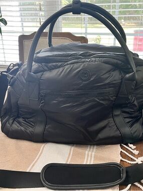 Joan & David Black Quilted Weekender Gym Duffel Bag Pockets Strap
